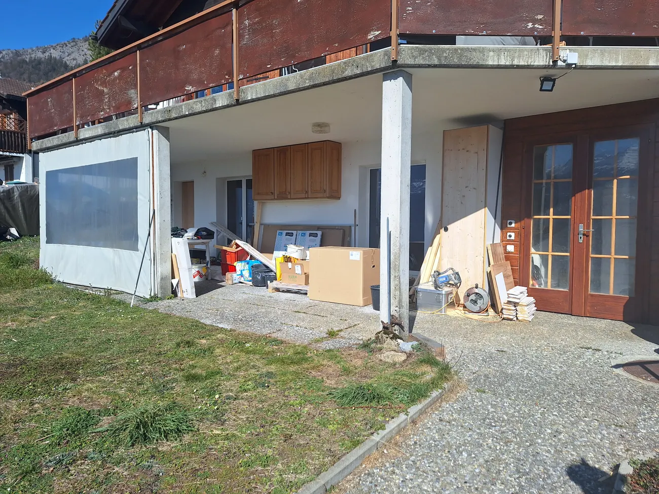 Terrace before and after clearance and a fresh coat of paint — avant